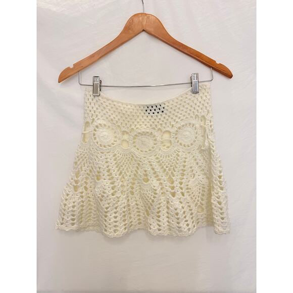 Cherie Attire Crochet White Mini Skirt Summer Cover Up Resort Swim Small - Picture 1 of 3
